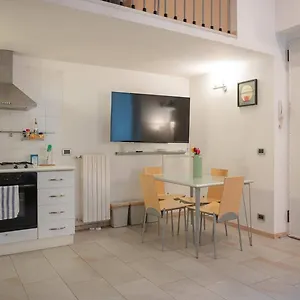 https://casa-ludo-milano-navigli.italymilanhotels.net