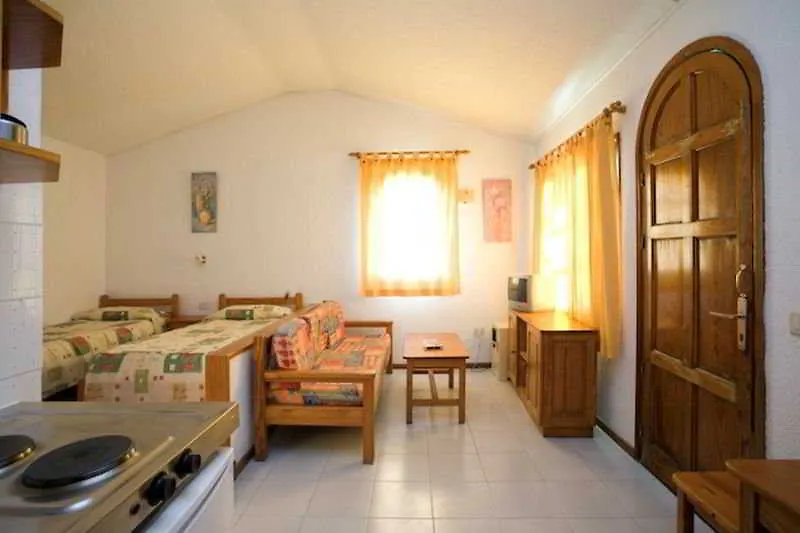 Cotillo Lagos 0*,
